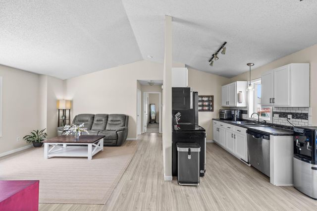 1998 Brittany Court, Shakopee, MN 55379