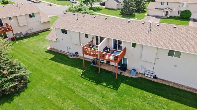 1998 Brittany Court, Shakopee, MN 55379
