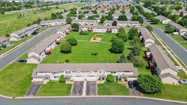 1998 Brittany Court, Shakopee, MN 55379