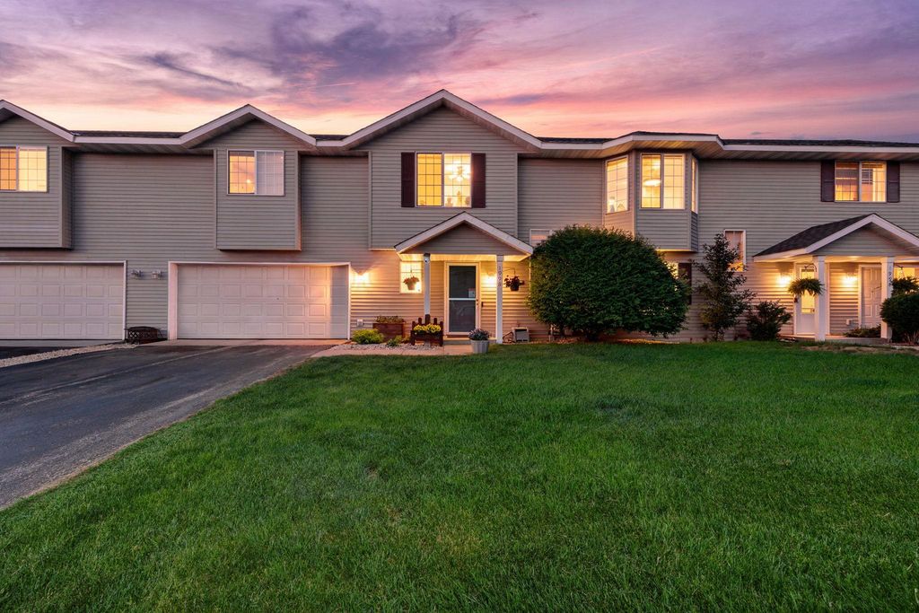 1998 Brittany Court, Shakopee, MN 55379