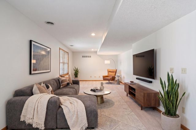 1781 Brighton Trail, Woodbury, MN 55125