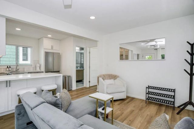 807 Dover Court, San Diego, CA 92109