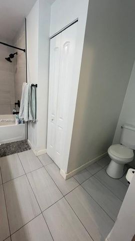 11065 NW 38th Pl, Sunrise, FL 33351