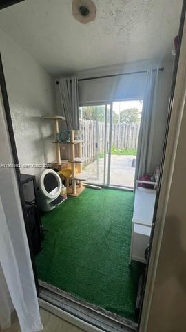 11065 NW 38th Pl, Sunrise, FL 33351