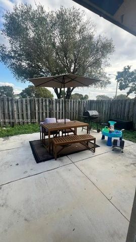 11065 NW 38th Pl, Sunrise, FL 33351