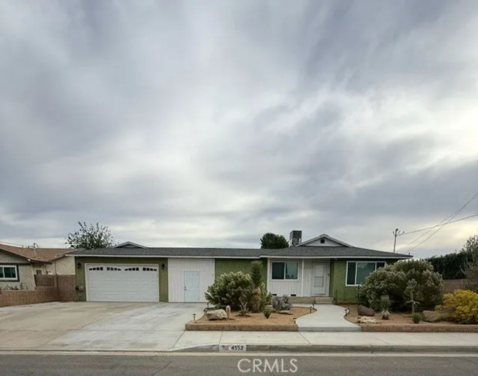 4552 W Avenue L12, Lancaster, CA 93536