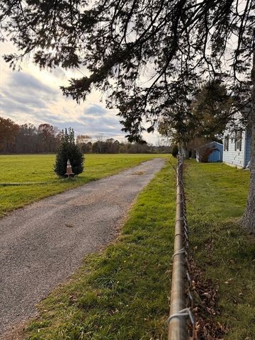 134 Nyes Ln, Acushnet, MA 02743