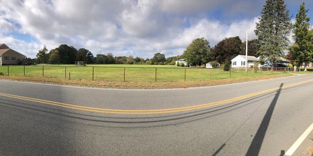 134 Nyes Ln, Acushnet, MA 02743