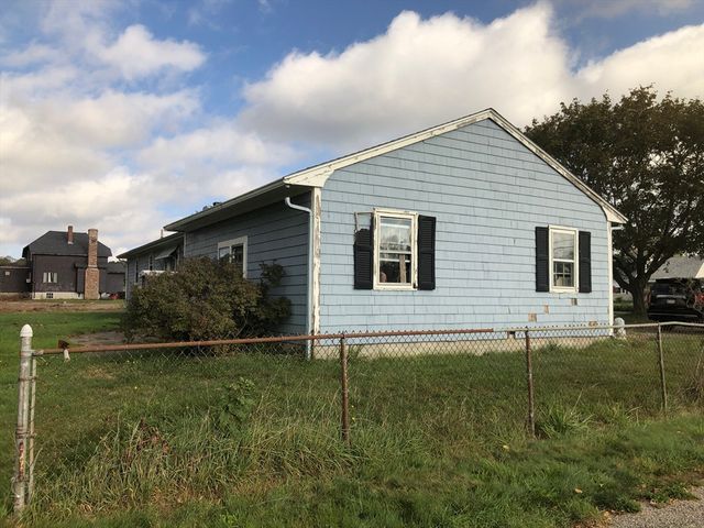 134 Nyes Ln, Acushnet, MA 02743