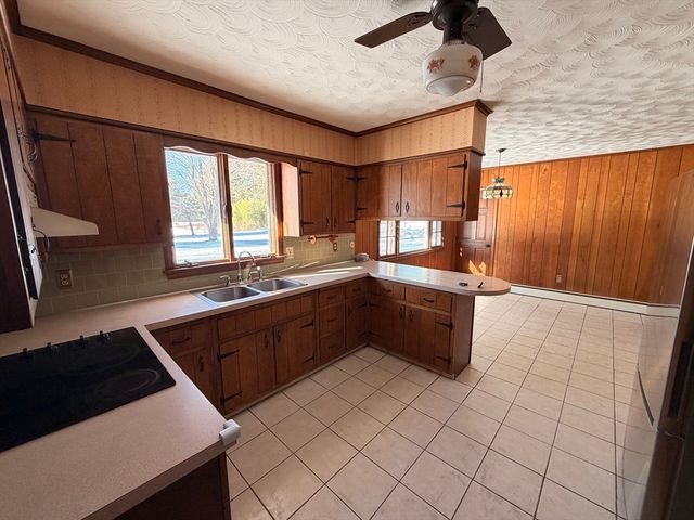 134 Nyes Ln, Acushnet, MA 02743