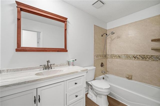 2004 E 144th Terrace, Olathe, KS 66062