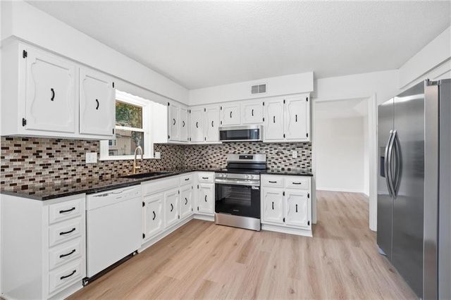 2004 E 144th Terrace, Olathe, KS 66062