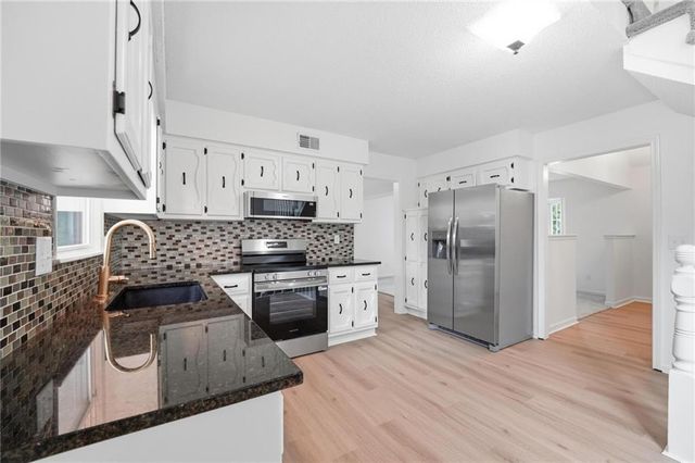 2004 E 144th Terrace, Olathe, KS 66062