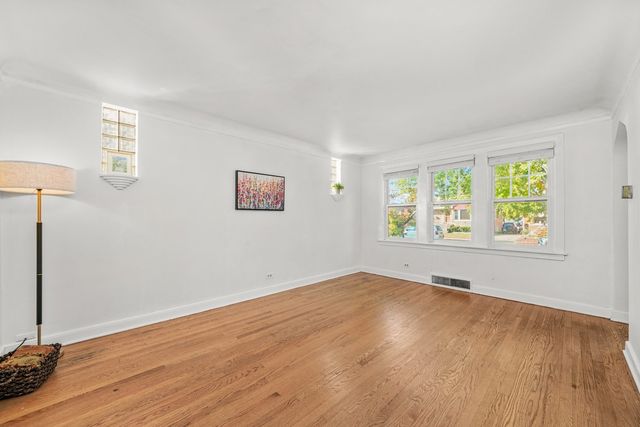 13115 S Escanaba Avenue, Chicago, IL 60633