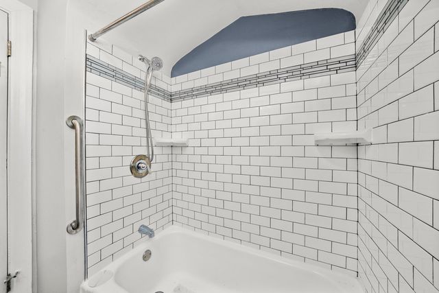 13115 S Escanaba Avenue, Chicago, IL 60633