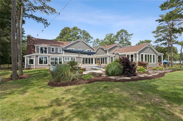 102 Willow Leaf DR, Yorktown, VA 23692