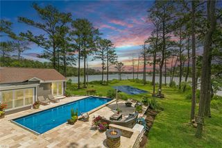 102 Willow Leaf DR, Yorktown, VA 23692