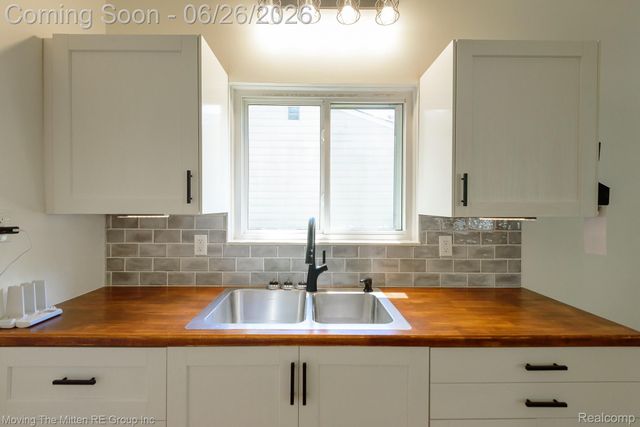 1705 S Carlson Street, Westland, MI 48186