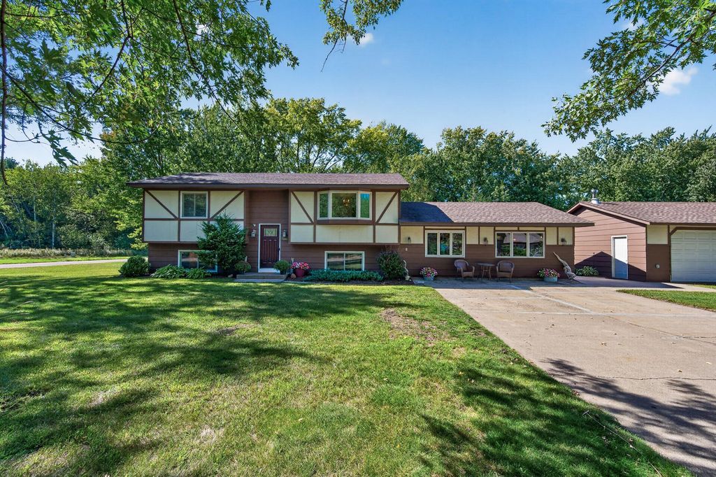 7381 Leonard Avenue, Lino Lakes, MN 55014 — exterior