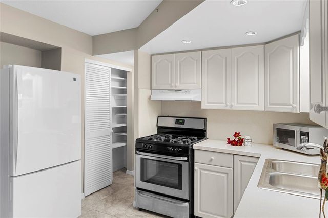 7861 38TH TERRACE N, St Petersburg, FL 33709