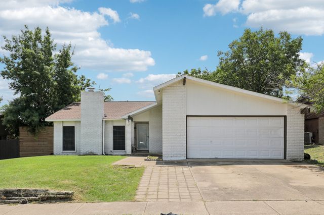 3828 Walnut Drive, Bedford, TX 76021