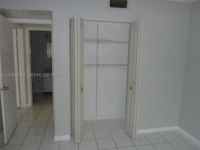 180 Cypress Club Dr 811, Pompano Beach, FL 33060