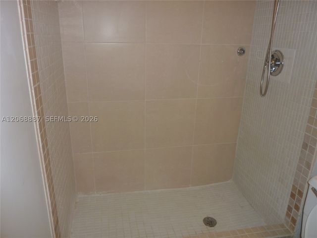 180 Cypress Club Dr 811, Pompano Beach, FL 33060