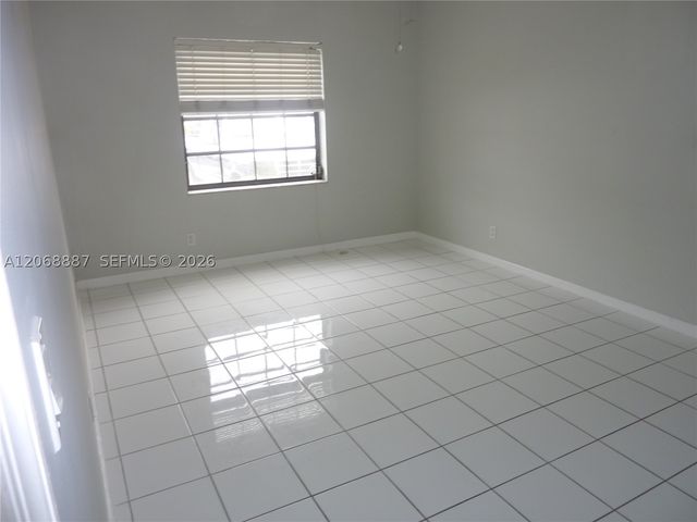 180 Cypress Club Dr 811, Pompano Beach, FL 33060
