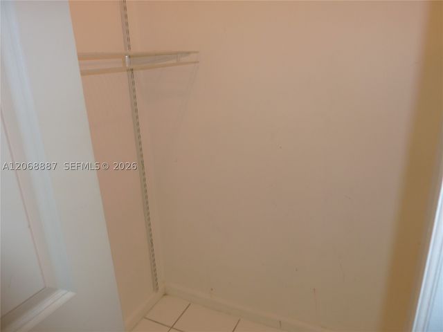 180 Cypress Club Dr 811, Pompano Beach, FL 33060