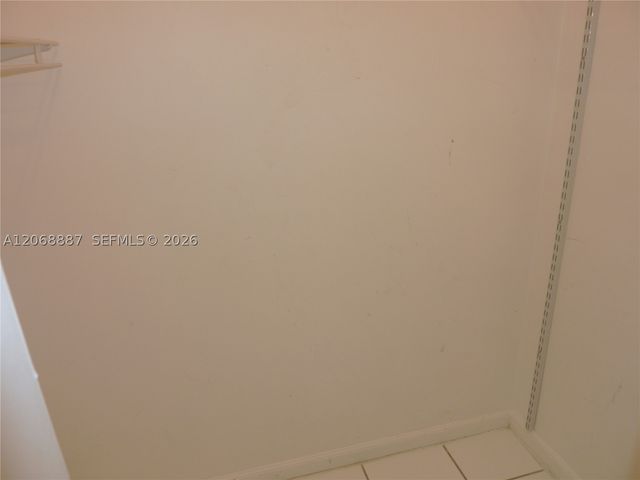 180 Cypress Club Dr 811, Pompano Beach, FL 33060