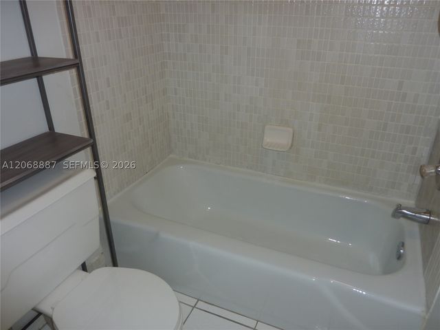 180 Cypress Club Dr 811, Pompano Beach, FL 33060
