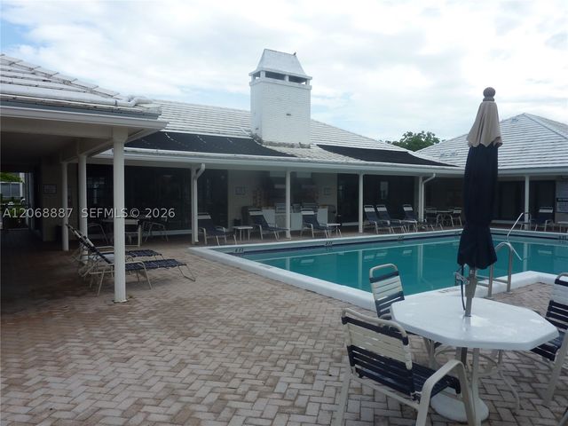 180 Cypress Club Dr 811, Pompano Beach, FL 33060
