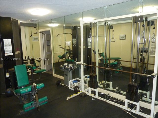 180 Cypress Club Dr 811, Pompano Beach, FL 33060