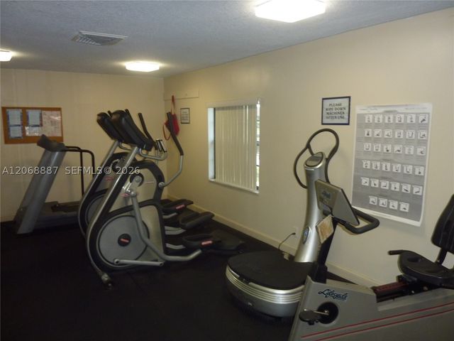 180 Cypress Club Dr 811, Pompano Beach, FL 33060