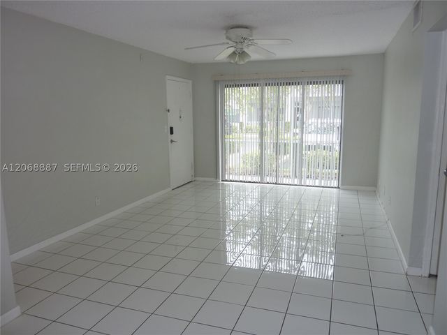 180 Cypress Club Dr 811, Pompano Beach, FL 33060