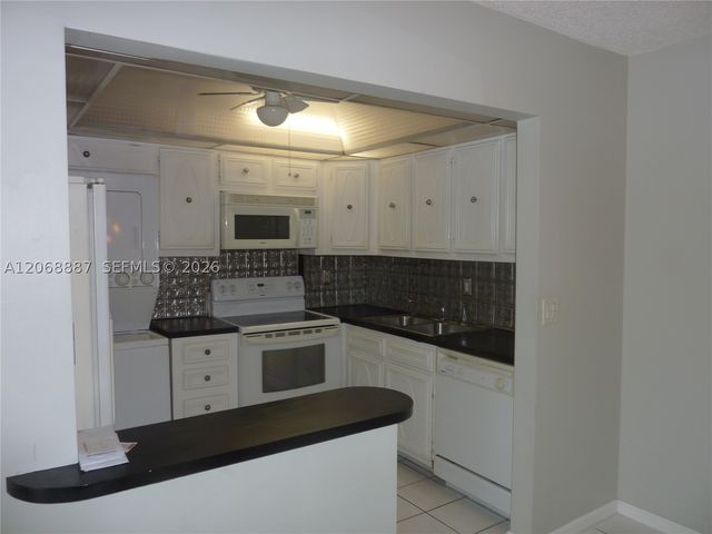 180 Cypress Club Dr 811, Pompano Beach, FL 33060