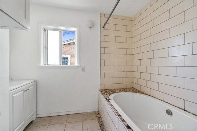 961 W 47th Street, Los Angeles, CA 90037