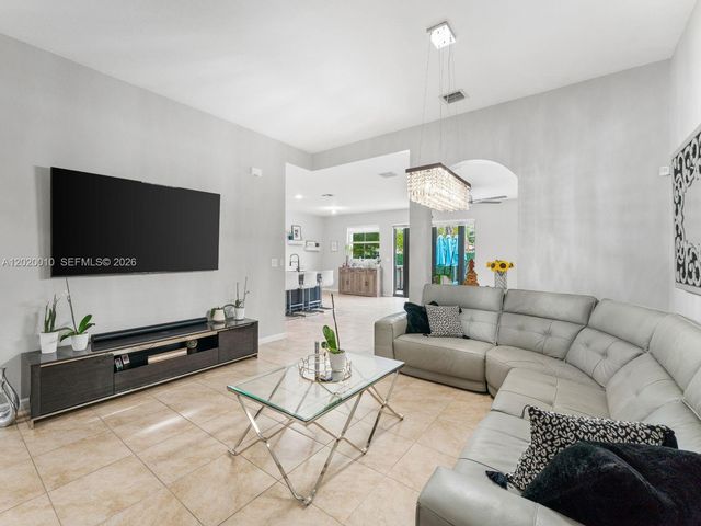 11932 SW 253rd St, Homestead, FL 33032