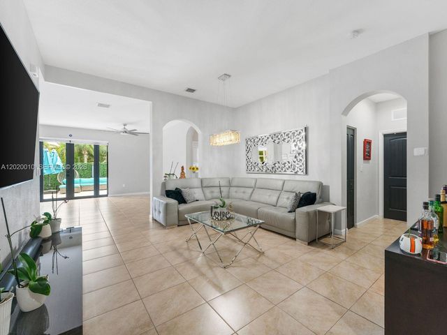 11932 SW 253rd St, Homestead, FL 33032