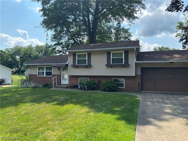 8597 Elmfield Street NW, Canal Fulton, OH 44614