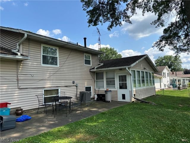 8597 Elmfield Street NW, Canal Fulton, OH 44614