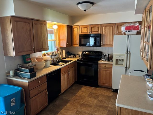 8597 Elmfield Street NW, Canal Fulton, OH 44614