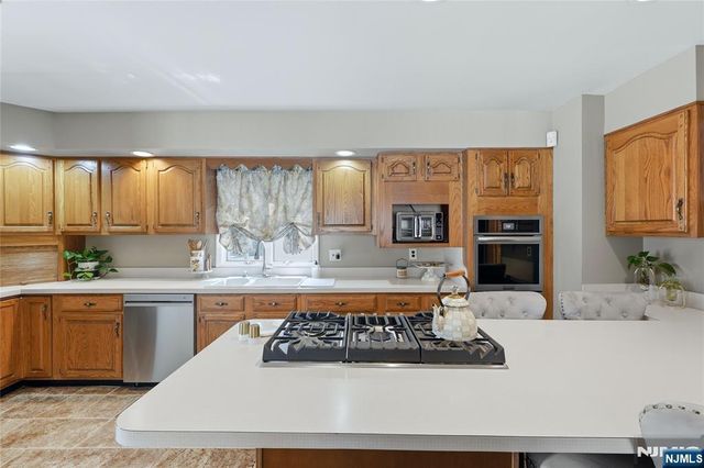 442 Riverview Drive, Totowa, NJ 07512