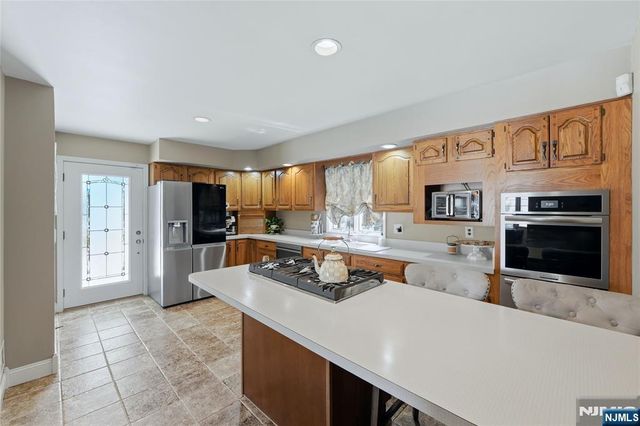 442 Riverview Drive, Totowa, NJ 07512