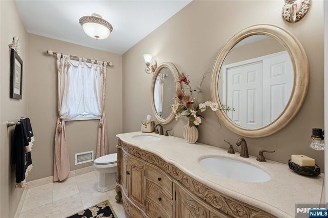 442 Riverview Drive, Totowa, NJ 07512