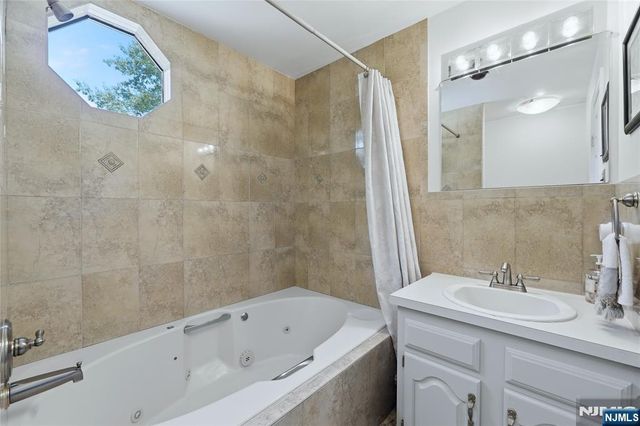 442 Riverview Drive, Totowa, NJ 07512