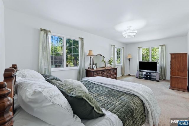 442 Riverview Drive, Totowa, NJ 07512
