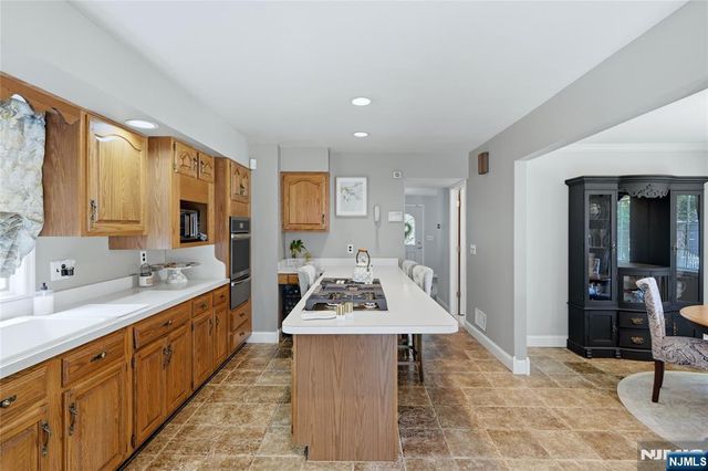 442 Riverview Drive, Totowa, NJ 07512