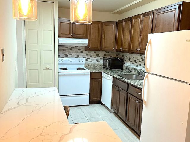 5 Villa Verde Drive 108, Buffalo Grove, IL 60089