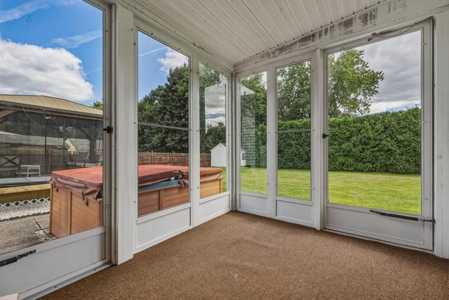 15 Somerset St, East Longmeadow, MA 01028
